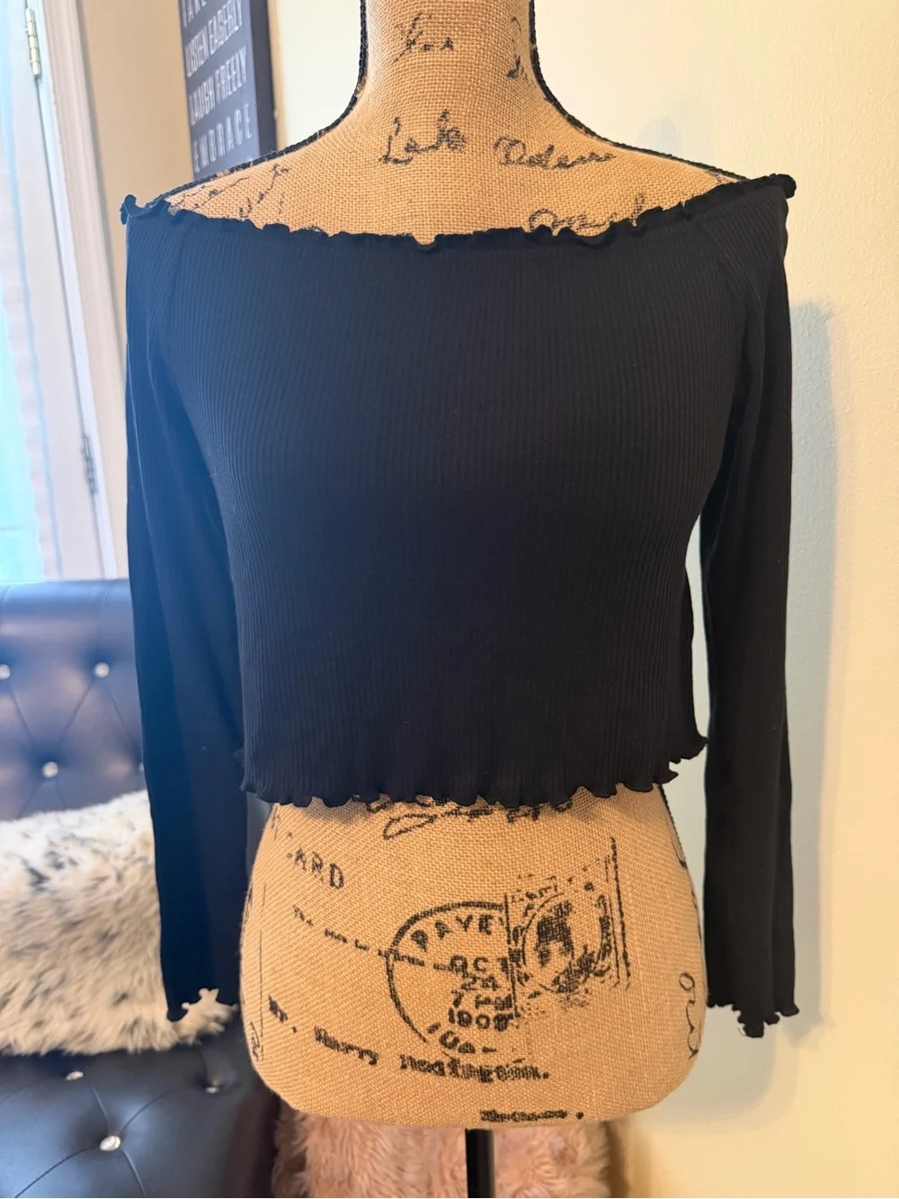 H&M Black Off-Shoulder Ribbed Lettuce-Edge Crop Top